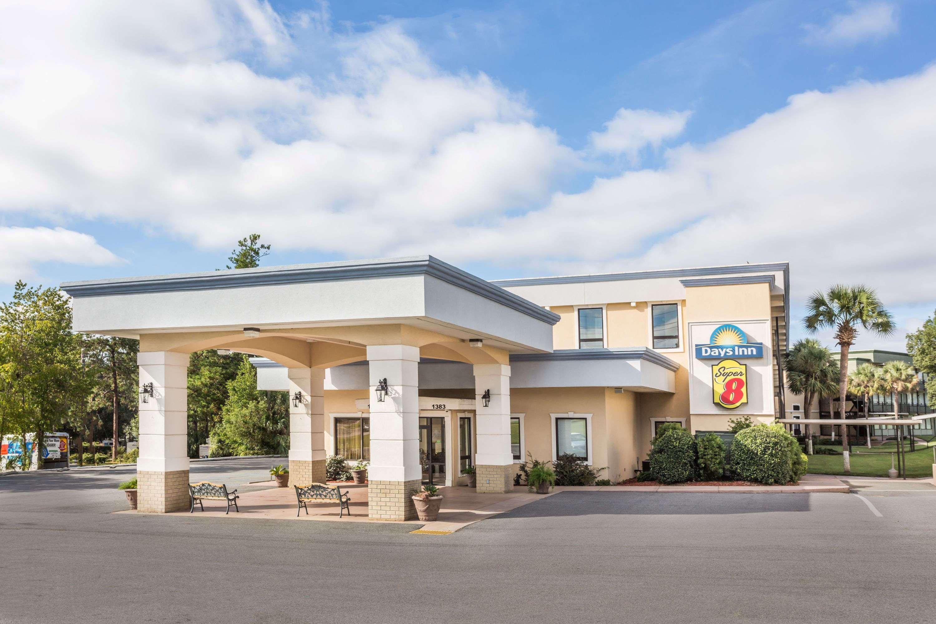Super 8 By Wyndham Valdosta Mall Bagian luar foto