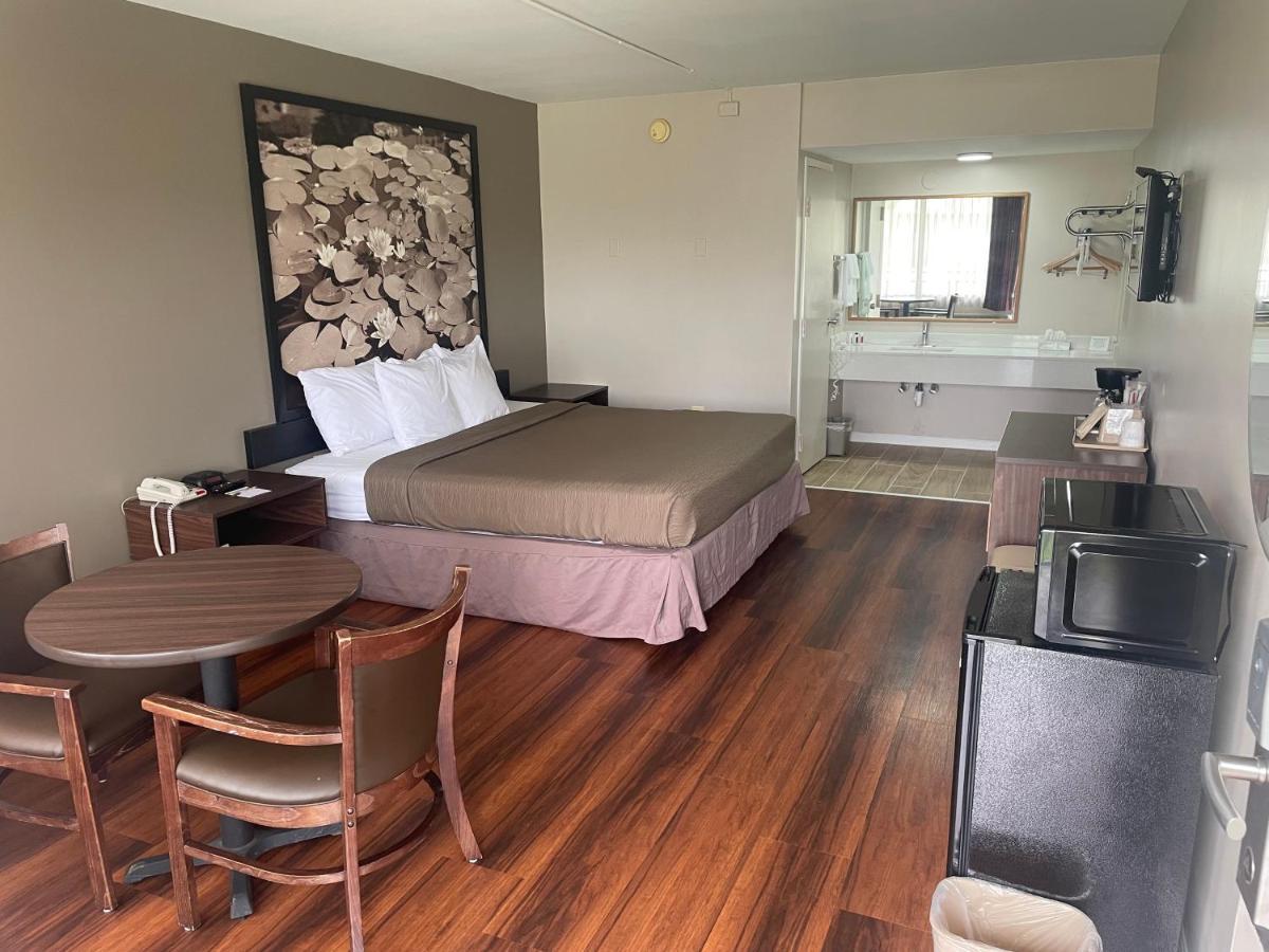 Super 8 By Wyndham Valdosta Mall Bagian luar foto
