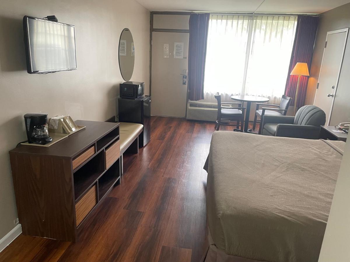 Super 8 By Wyndham Valdosta Mall Bagian luar foto