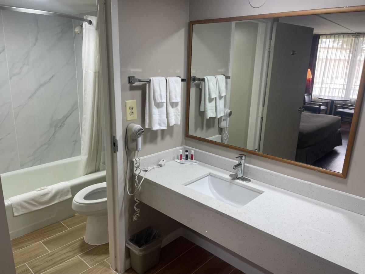 Super 8 By Wyndham Valdosta Mall Bagian luar foto