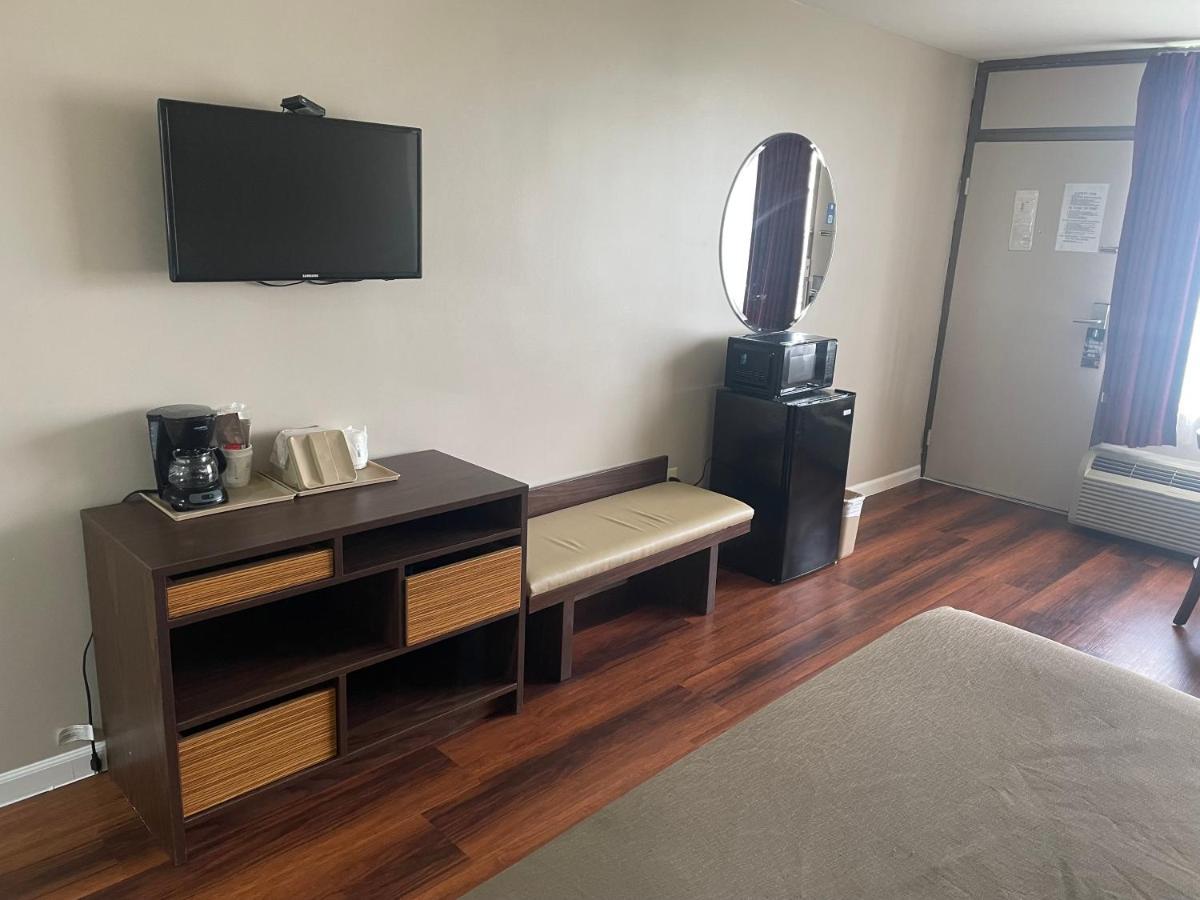 Super 8 By Wyndham Valdosta Mall Bagian luar foto